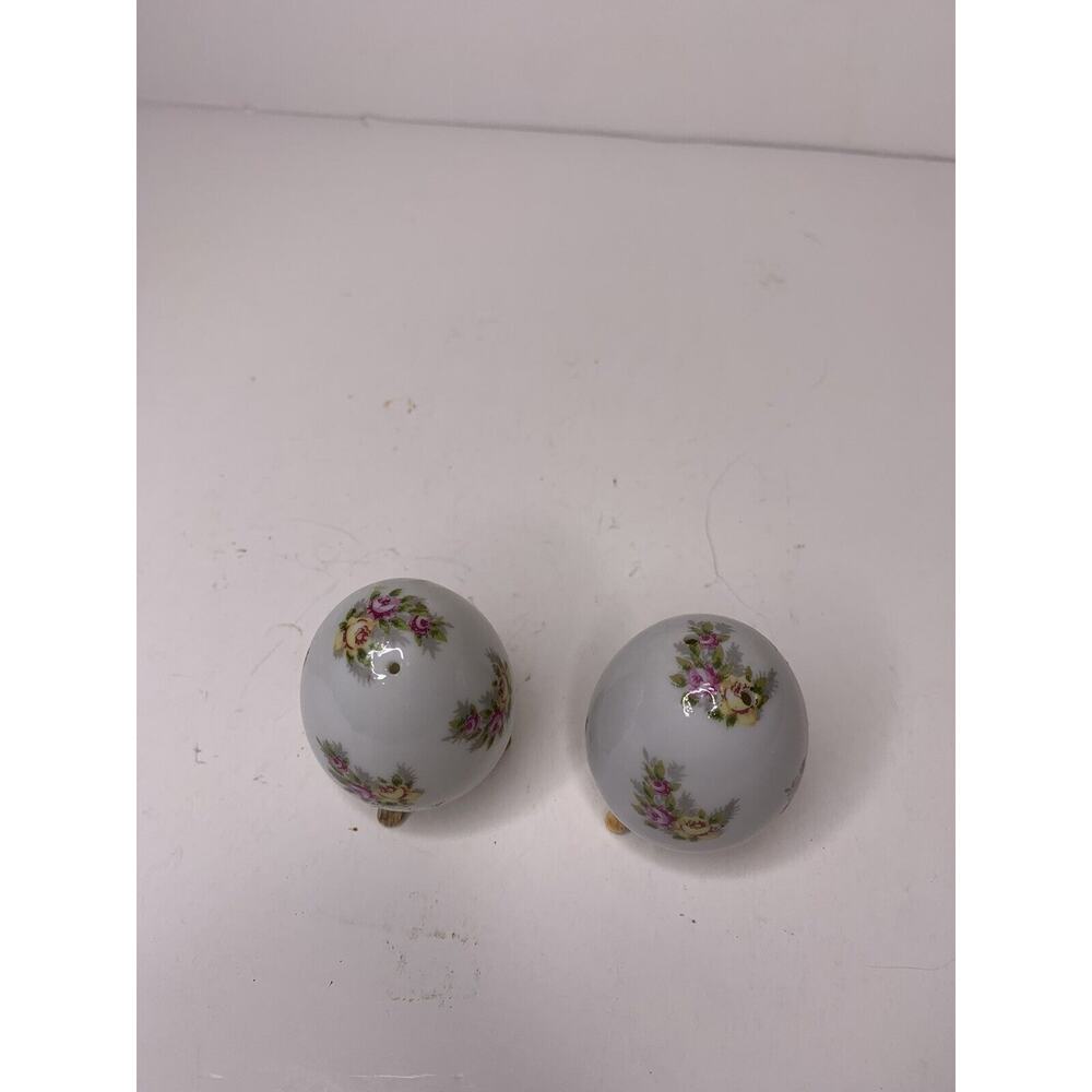Vintage Enesco Salt & Pepper Shakers Egg Shaped Footed White With Rose Flowers - Picture 4 of 7